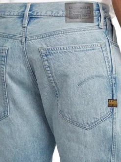 Jean en coton bleu avec des passants à la taille et une coupe droite