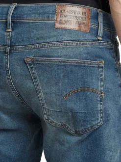 Jean en coton bleu avec une coupe slim et des passants pour ceinture