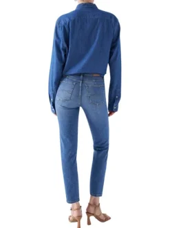 Jean en coton bleu avec une coupe slim une taille haute et cinq poches