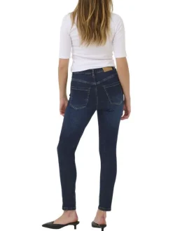 Jean en coton bleu brut délavé avec une coupe slim et 5 poches
