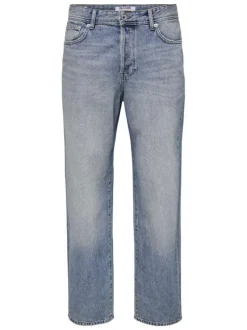 Jean en coton bleu délavé avec une coupe baggy et des passants à la taille