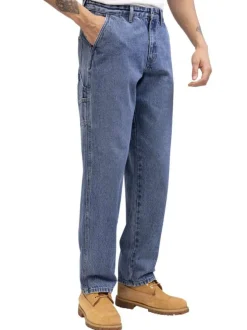 Jean en coton bleu délavé avec une coupe droite et de multiples poches