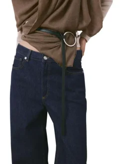 Jean en coton bleu indigo uni avec une coupe bootcut et 5 poches