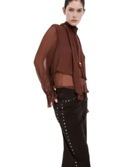 Jean en coton chocolat uni avec une coupe flare à zip et à bouton