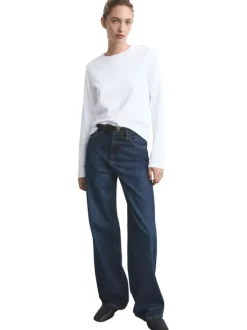 Jean en coton indigo légèrement délavé avec une coupe bootcut