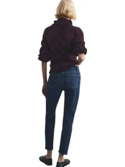 Jean 7/8 en coton indigo uni avec une coupe mom et une taille haute