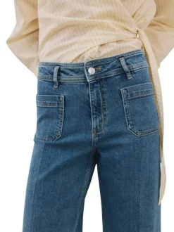 Jean en coton indigo uni pourvu de passants pour la ceinture
