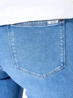 Jean en coton indigo uni pourvu d'une coupe bootcut et d'une taille haute