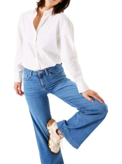 Jean en coton indigo uni pourvu d'une coupe bootcut et d'une taille haute