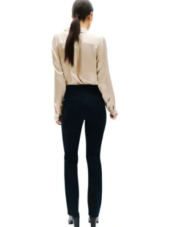 Jean en coton mélangé stone avec une coupe droite et une taille haute