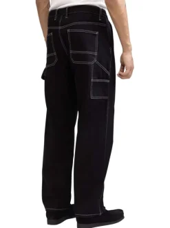 Jean en coton noir uni avec une coupe droite et des surpiqûres blanches