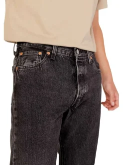 Jean 501® en coton noir uni avec une coupe droite et patch cousu à l'arrière