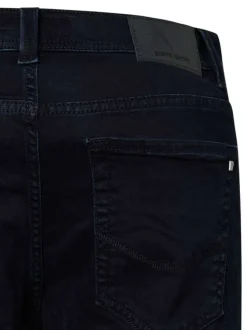 Jean en coton nuit uni avec une coupe ajustée et un patch à la taille