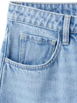 Jean en coton stone uni avec une coupe mom à zip et à bouton