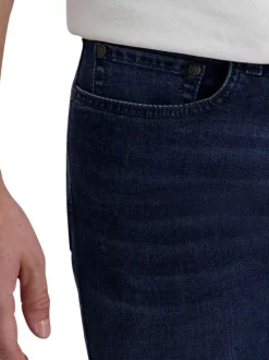 Jean indigo avec une coupe ajustée et une fermeture zippée avec un bouton