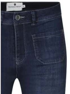 Jean nuit avec une coupe droite à fermeture zippée et boutonnée