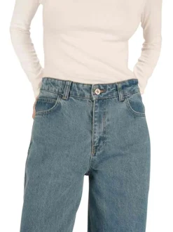 Jean 5 poches en coton bleu ciel délavé avec une coupe bootcut