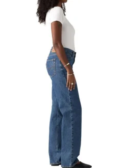 Jean 5 poches en coton bleu délavé avec une coupe large et jacron beige