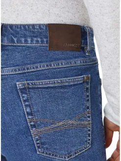 Jean Ranger en coton stone uni slim fit avec le nom de la marque sur un patch