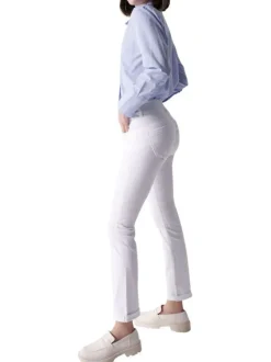 Jean slim en coton blanc uni avec bijou argenté sur la poche gousset