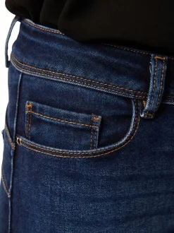 Jean stone effet délavé avec une coupe slim à fermeture zippée boutonnée