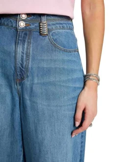 Jean stone uni avec une coupe bootcut et de multiples poches