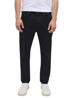 Jean Vegas en coton noir avec une coupe slim, cinq poches et marque métallique