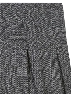 Jupe courte noire et grise chinée à lurex avec une coupe évasée