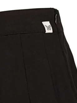 Jupe courte tennis noire unie plissée à coupe évasée fermée par un zip