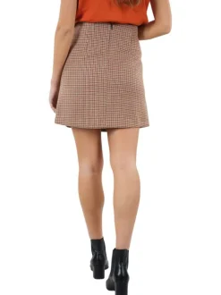 Jupe courte beige imprimé pied de poule avec une coupe courte