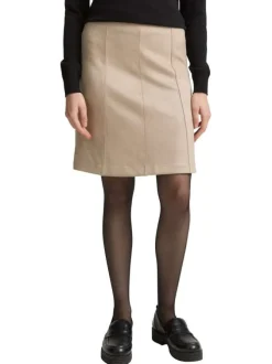 Jupe courte beige unie en daim avec fermeture à glissière à l'arrière