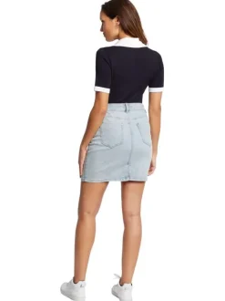 Jupe courte crayon bleu jean clair unie avec passants pour ceinture et poches