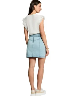 Jupe courte en coton bleue claire unie pourvue d'une coupe slim