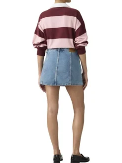 Jupe courte en coton bleu uni avec une coupe droite et une fermeture boutonnée