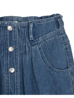 Jupe courte en coton stone unie avec une coupe droite et une fermeture boutonnée