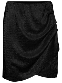 Jupe courte noire avec une taille élastiquée et une coupe portefeuille