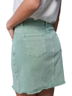 Jupe courte vert en jean avec une coupe droite et un patch d'authenticité