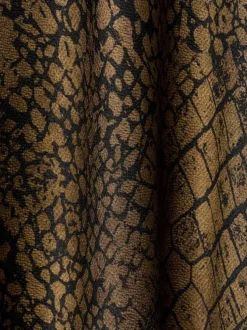 Jupe longue marron imprimée à motif crocodile avec une coupe évasée