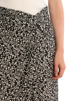 Jupe longue noire pourvue de motifs floraux imprimés et d'une coupe droite