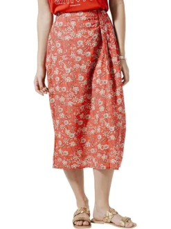Jupe longue rouge avec un impirmé floral et une coupe droite