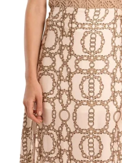 Jupe mi-longue beige pourvue d'un imprimé de chaînes entrelacées