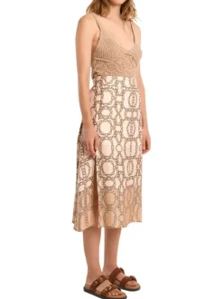 Jupe mi-longue beige pourvue d'un imprimé de chaînes entrelacées