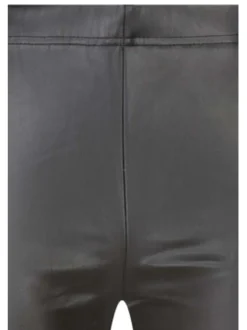 Legging noir en simili cuir avec une coupe bootcut et ceinture élastiquée
