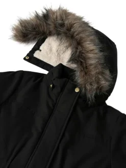 Manteau noir mi-long uni avec un col à capuche en fausse fourrure beige