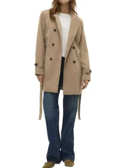 Manteau beige pourvu d'un col à revers et d'une fermeture boutonnée