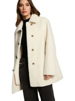 Manteau écru uni coupe droite avec un col à rabats et des boutons