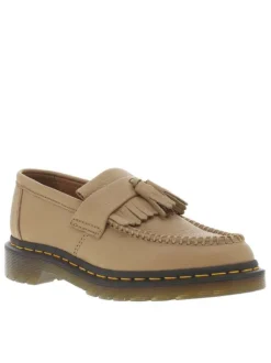 Mocassins Adrian Virginia en cuir beiges avec un talon plat et détail frange