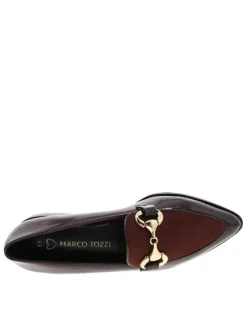 Mocassins bordeaux vernis avec semelle à talon décroché bas et bijoux dorés