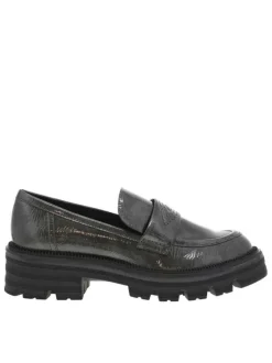 Mocassins gris vernis effet fumé avec dessin sur l'empeigne à talon compensé bas