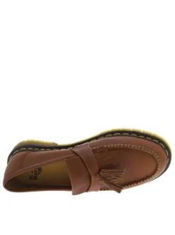 Mocassins marron à semelle à talon plat et avec des franges et un pompon